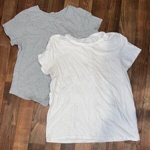 Womens Gray and White T-Shirts size large